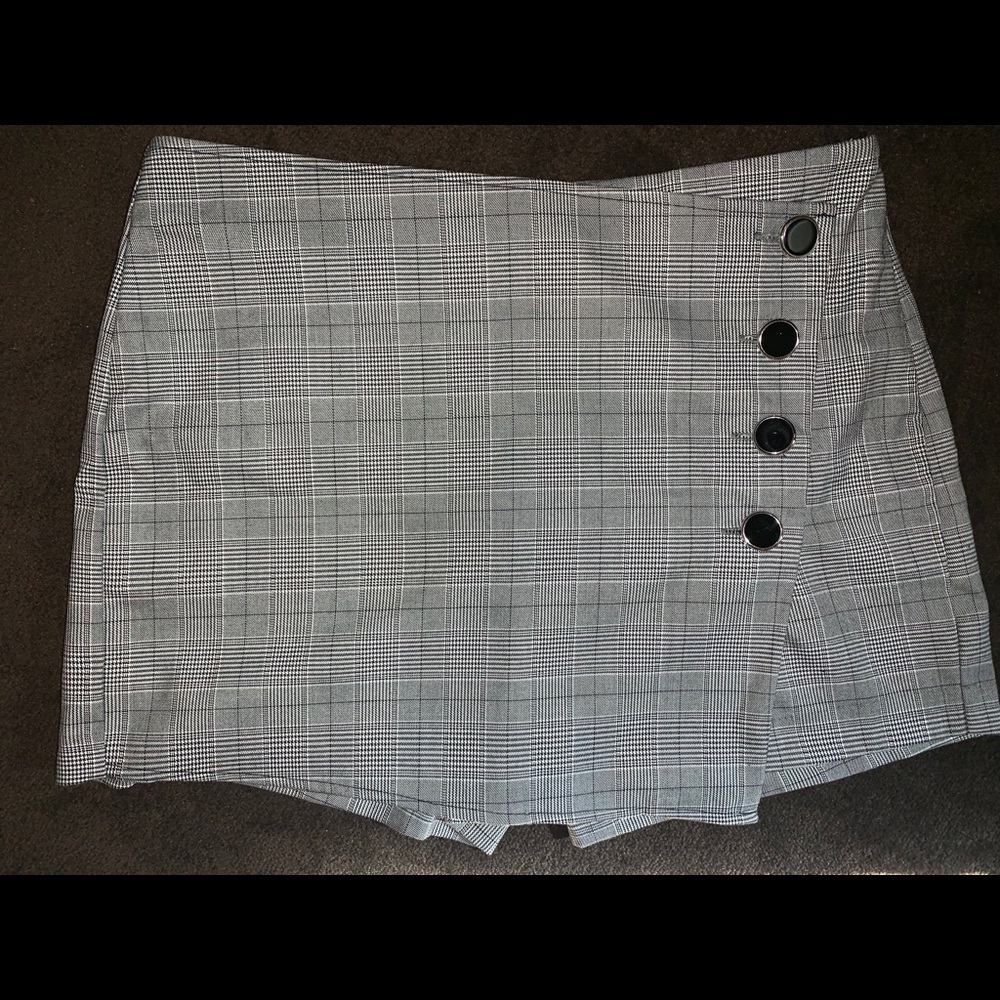 Grey plaid skort